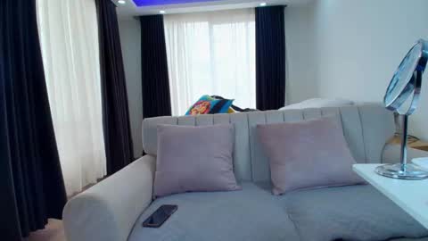  EVA LUNA online show from February 3, 4:55 pm