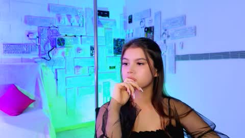 Snapshot of evathopson chatting on October 12, 7:56 am Eva next stream - - 1600 UTC2000 online show from October 12, 7:56 am