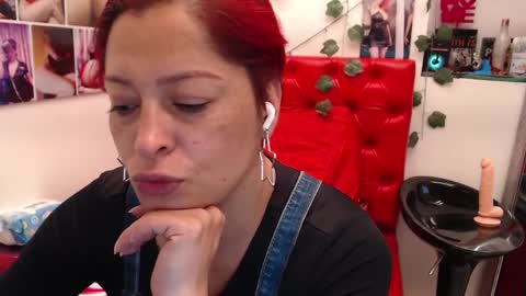 Snapshot of evatwiss chatting on March 10, 11:45 am Eva Twiss online show from March 10, 11:45 am