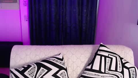 Evee online show from December 13, 7:53 pm