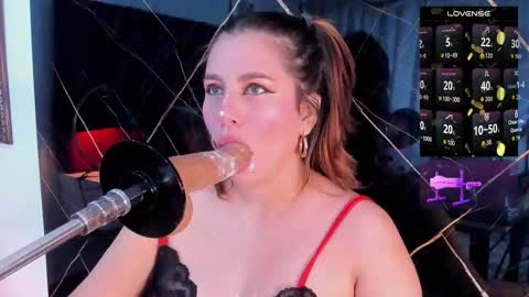 Snapshot of evelin_belen chatting on October 23, 12:39 pm EVELIN online show from October 23, 12:39 pm