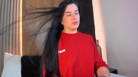 E V E L I N online show from February 18, 2:22 am