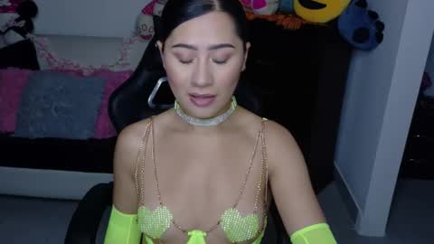 Snapshot of evelyn_ch_ chatting on October 16, 11:10 am Evelyn online show from October 16, 11:10 am