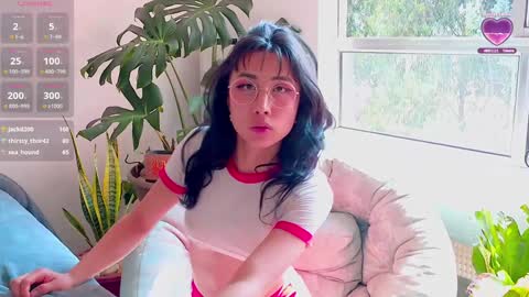Snapshot of evelyn_chelle chatting on January 7, 7:59 pm Im Eve or Chelle Next Stream 191224 online show from January 7, 7:59 pm