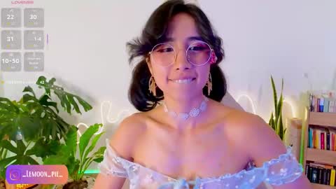 Snapshot of evelyn_chelle chatting on September 15, 1:18 am Im Eve or Chelle Next Stream 191224 online show from September 15, 1:18 am