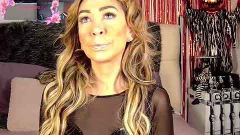 Snapshot of evelynagrey chatting on October 20, 5:34 am EvelynaGrey online show from October 20, 5:34 am