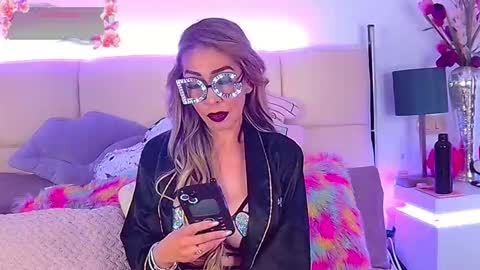 Snapshot of evelynagrey chatting on September 26, 11:51 am EvelynaGrey online show from September 26, 11:51 am