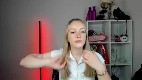 evelynblond online show from May 28, 1:42 pm