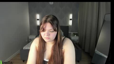 Evelyne Loo online show from April 9, 1:31 am