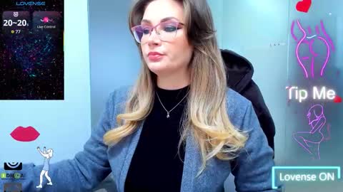 evelyne_rose online show from January 18, 6:44 am