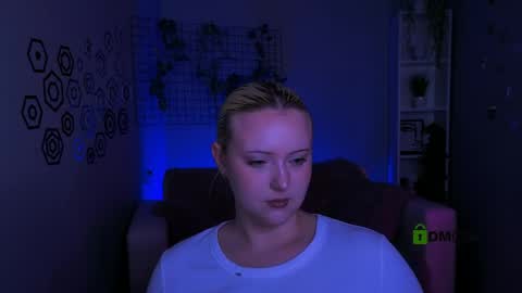 evelynlovelyy online show from April 11, 12:42 pm