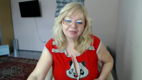 Snapshot of evelynloveshy chatting on February 21, 10:50 am BarbaraBlondy online show from February 21, 10:50 am
