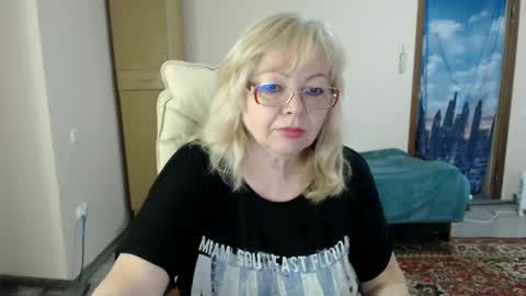 Snapshot of evelynloveshy chatting on February 14, 6:45 am BarbaraBlondy online show from February 14, 6:45 am