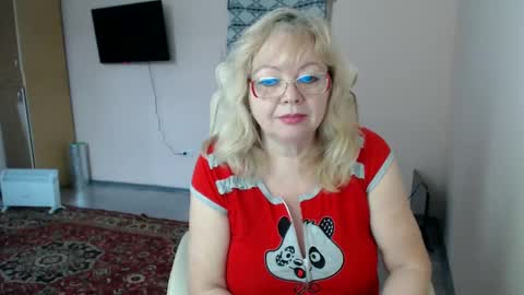 Snapshot of evelynloveshy chatting on February 22, 10:40 am BarbaraBlondy online show from February 22, 10:40 am