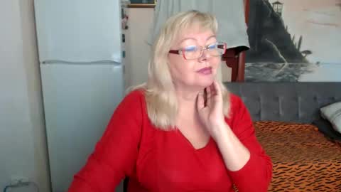 Snapshot of evelynloveshy chatting on October 9, 12:32 pm BarbaraBlondy online show from October 9, 12:32 pm