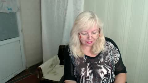 Snapshot of evelynloveshy chatting on September 22, 8:35 pm BarbaraBlondy online show from September 22, 8:35 pm