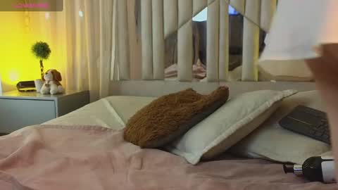 EvelynRosess online show from February 19, 11:25 pm