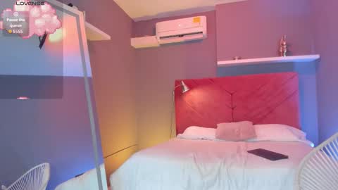 Snapshot of everyh chatting on October 17, 8:24 pm Sophia online show from October 17, 8:24 pm