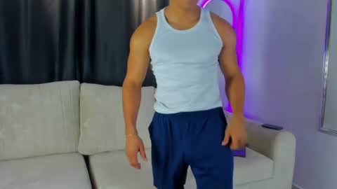 luis online show from July 3, 8:24 pm