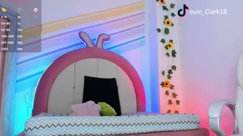 Snapshot of evie_clark_ chatting on February 16, 12:41 am My name is Evie nice to meet you really get to know me better private is open online show from February 16, 12:41 am