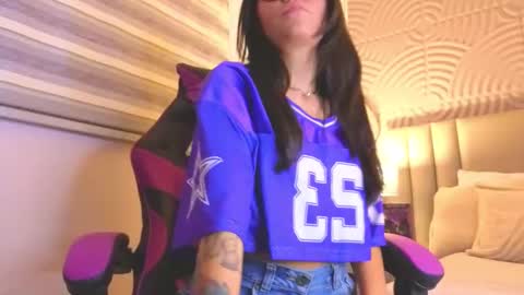 eviegothel_ online show from February 23, 11:56 am