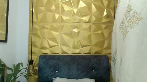 Snapshot of evil_annie chatting on March 3, 10:42 pm Annie online show from March 3, 10:42 pm