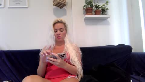 Snapshot of evillers1 chatting on September 30, 10:20 pm Badblondebunny online show from September 30, 10:20 pm