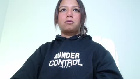 Im Evy online show from February 1, 7:49 am