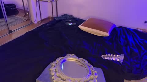 Snapshot of exhibitp chatting on February 5, 5:53 pm exhibitp online show from February 5, 5:53 pm