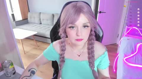 Snapshot of exhoneyangel chatting on October 13, 11:34 am Amy online show from October 13, 11:34 am