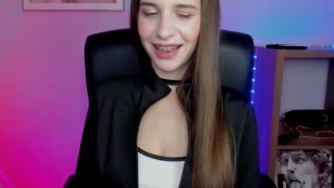 Maya online show from November 10, 7:33 am