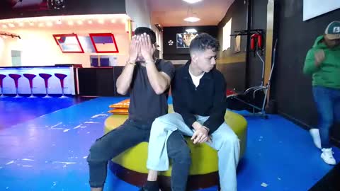 extrangers online show from March 9, 12:09 pm