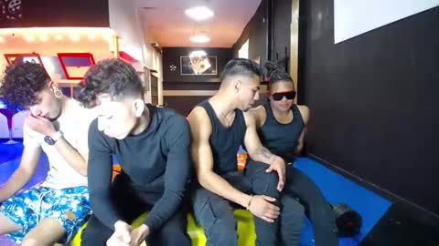 extrangers online show from February 22, 12:08 pm