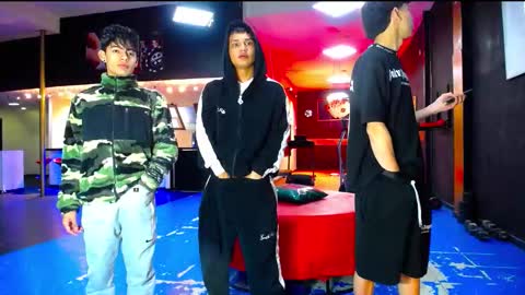 extrangers online show from October 10, 12:11 pm