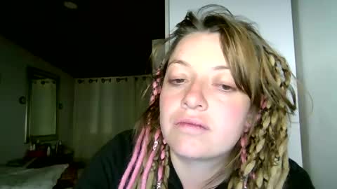 Snapshot of ezlngirl chatting on October 8, 3:56 am Aimee online show from October 8, 3:56 am