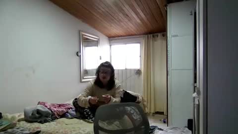 Snapshot of ezlngirl chatting on March 7, 6:54 pm Aimee online show from March 7, 6:54 pm