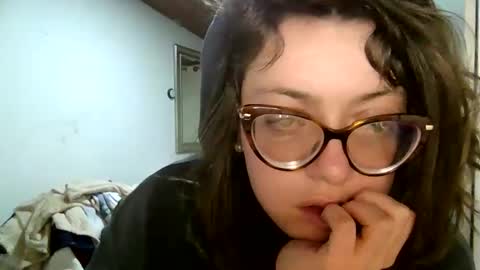 Snapshot of ezlngirl chatting on February 21, 4:07 am Aimee online show from February 21, 4:07 am