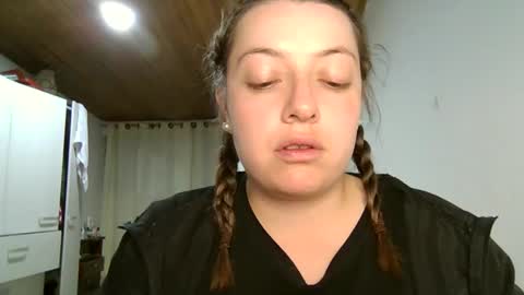 Snapshot of ezlngirl chatting on December 13, 1:37 am Aimee online show from December 13, 1:37 am