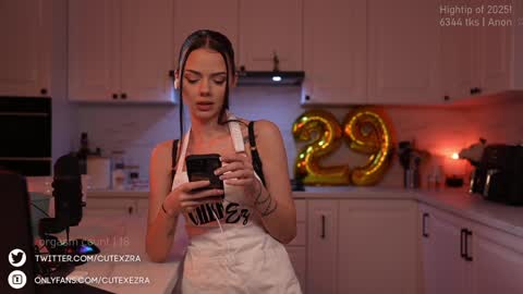 Ezra online show from February 8, 9:46 pm