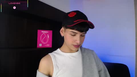 Snapshot of ezra_storm chatting on October 14, 5:10 am Juan online show from October 14, 5:10 am