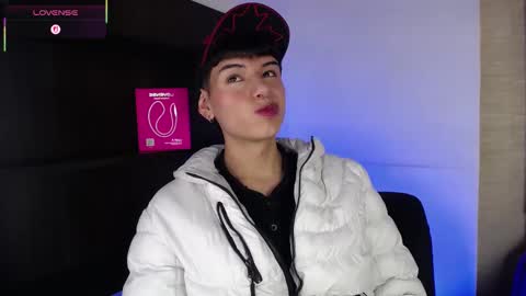 Snapshot of ezra_storm chatting on October 15, 5:11 am Juan online show from October 15, 5:11 am