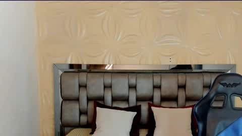 Ezzio Scolaro online show from December 16, 10:49 pm