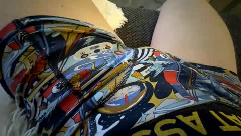 Facesitme online show from May 14, 7:01 pm