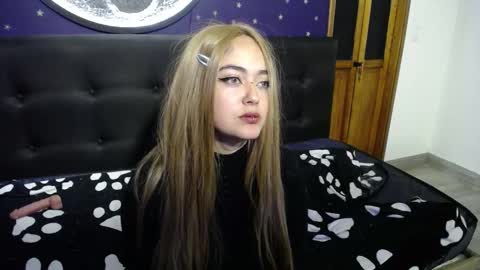 Snapshot of fairy_marie12 chatting on October 22, 5:21 am Marie online show from October 22, 5:21 am