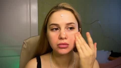 Ilona online show from April 4, 7:59 am