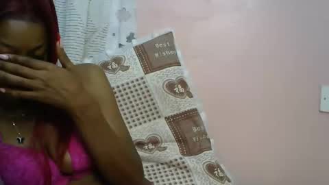 faizah_ online show from April 10, 3:28 pm