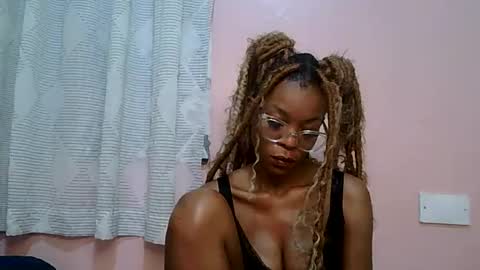 faizah_ online show from May 24, 11:39 am