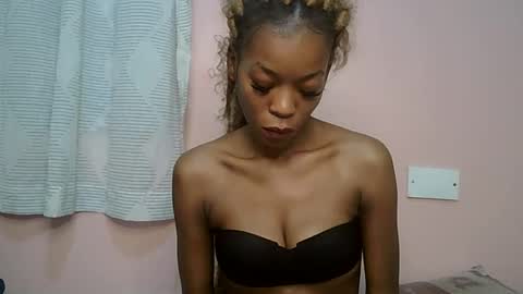 faizah_ online show from May 17, 11:41 am