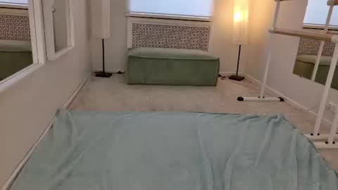 fancyamelia online show from July 9, 7:45 am