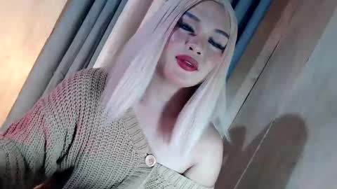 DANIELLA - DONT FORGET TO GIVE ME A THUMBSU UP online show from May 22, 10:49 pm